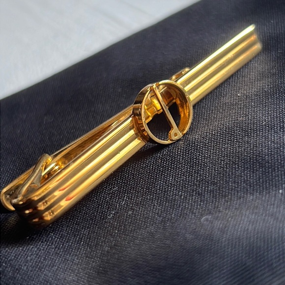Dunhill D Logo Gold Tone  Metal Tie Clip Necktie Pin Bar Men Formal Jewelry Auth - Picture 4 of 15